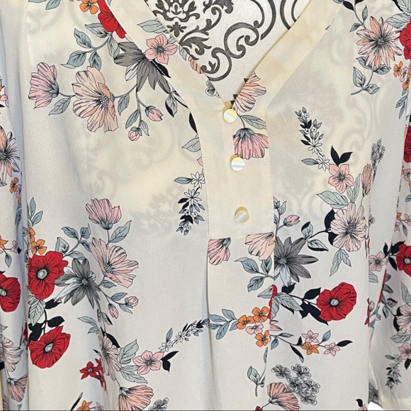 Van Heusen -- cream blouse with red and many other color flowers, Vneck, size XL - Picture 3 of 7